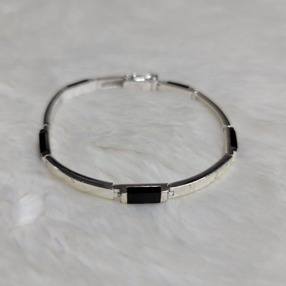 Bracelet with black accent - Picture 6 of 7